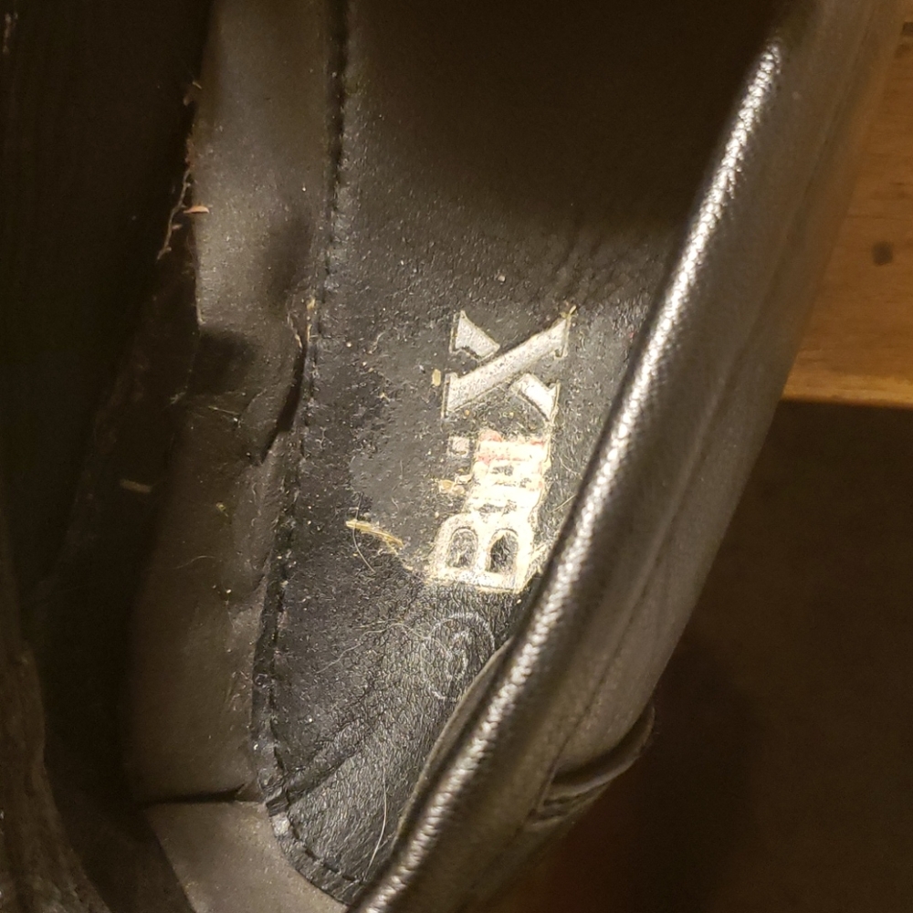 Shoes - Picture 2 of 3
